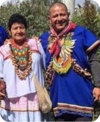 This image features Maima María Manesita Queta and her son, Taita Luis Alberto Queta, who are traditional medicine leaders.